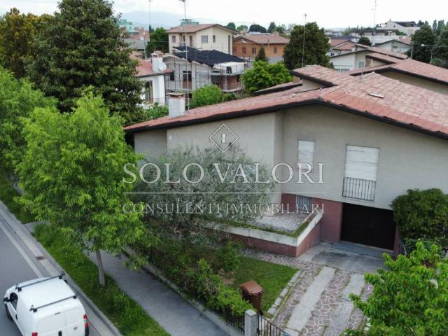 Villa Indipendente in vendita a Castelfranco Veneto, Veneto