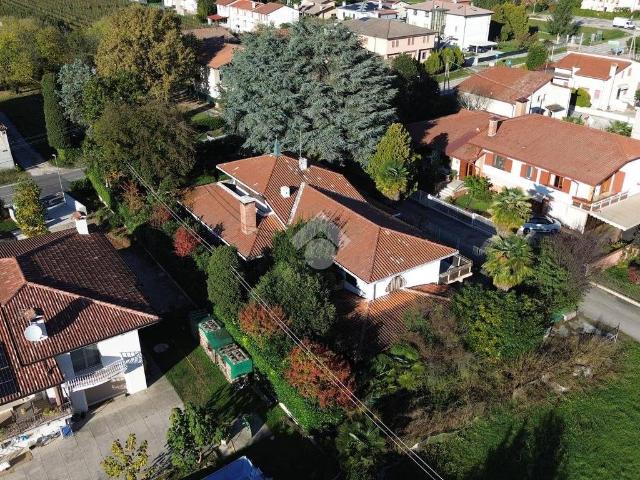 Villa Indipendente in vendita a Castelfranco Veneto, Veneto