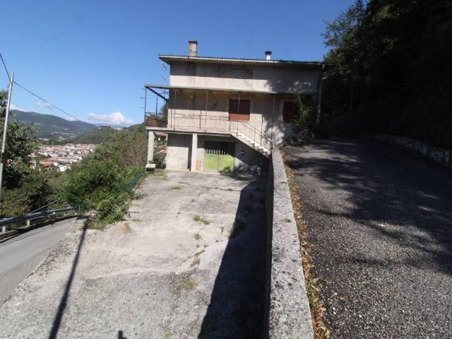 Villa Indipendente in vendita a Castelgomberto, Veneto