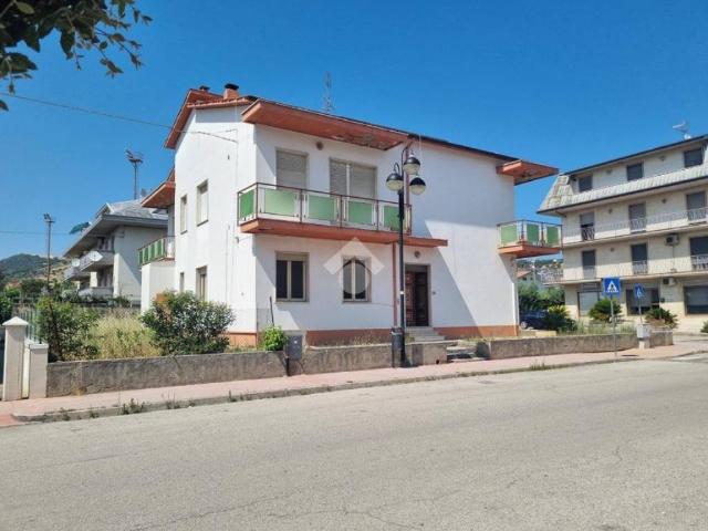 Villa Indipendente in vendita a Castellalto, Abruzzo