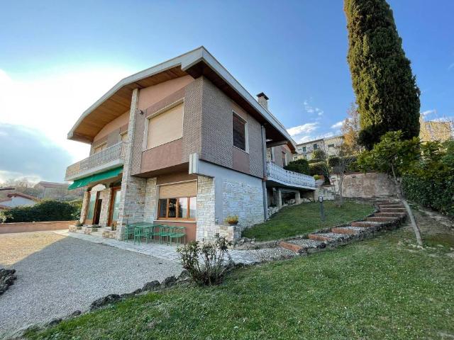 Villa Indipendente in vendita a Castellalto, Abruzzo