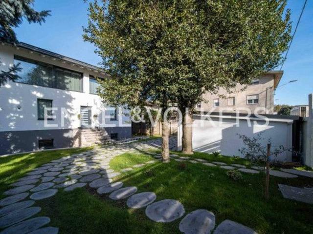 Villa Indipendente in vendita a Castegnate, Castellanza