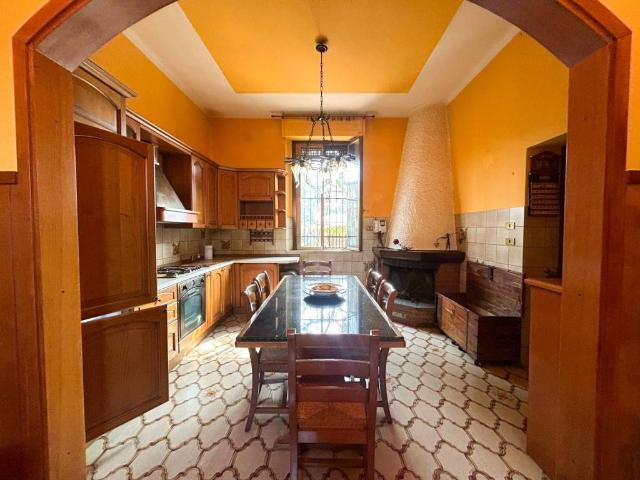 Villa Indipendente in vendita a Castegnate, Castellanza