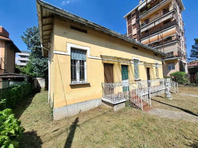 Villa Indipendente in vendita a Castegnate, Castellanza