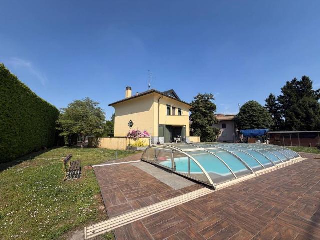 Villa Indipendente in vendita a Castegnate, Castellanza