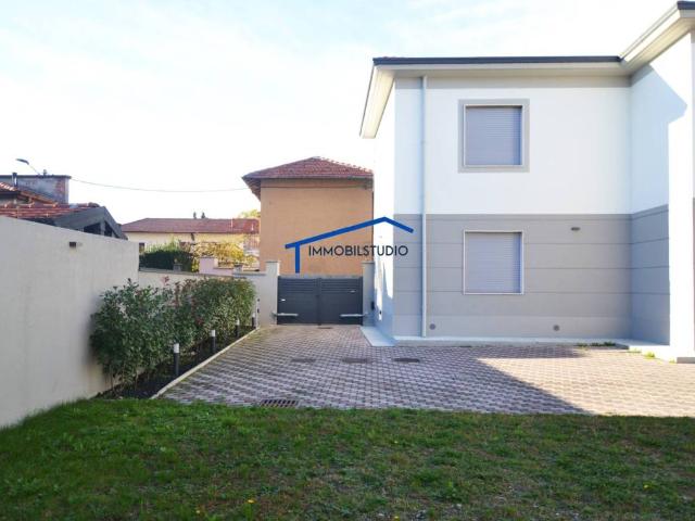 Villa Indipendente in vendita a Castegnate, Castellanza