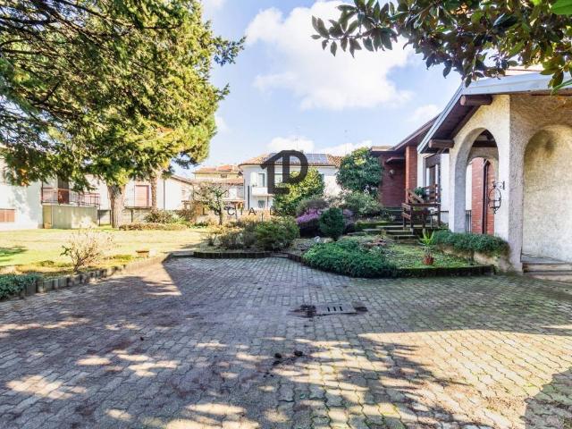 Villa Indipendente in vendita a Castegnate, Castellanza