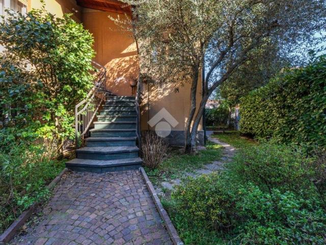 Villa Indipendente in vendita a Castegnate, Castellanza