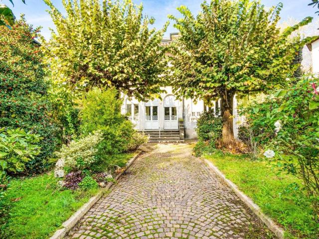 Villa Indipendente in vendita a Castegnate, Castellanza
