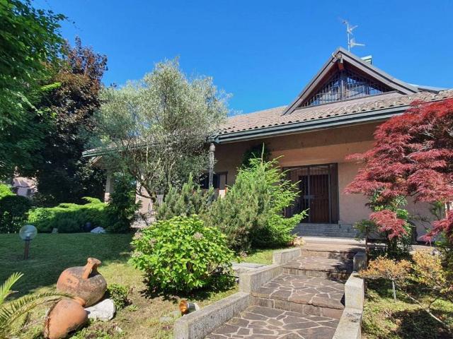 Villa Indipendente in vendita a Castegnate, Castellanza
