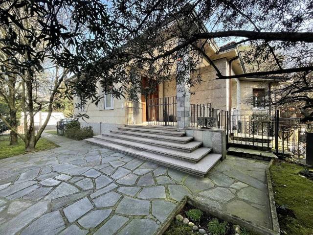 Villa Indipendente in vendita a Castegnate, Castellanza