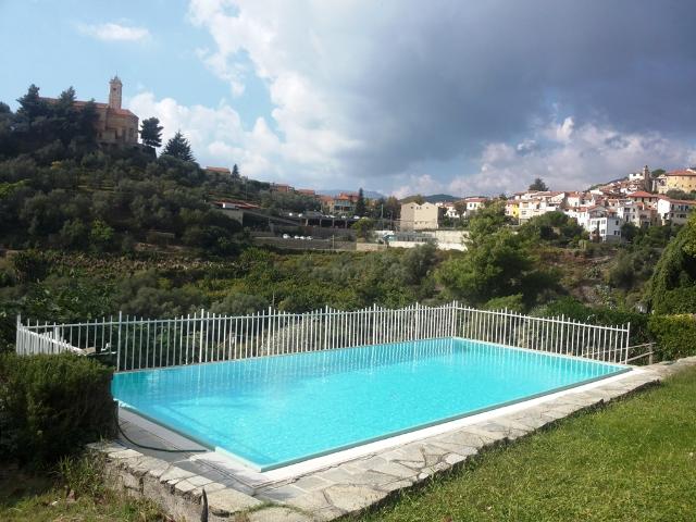 Villa Indipendente in vendita a Castellaro, Liguria
