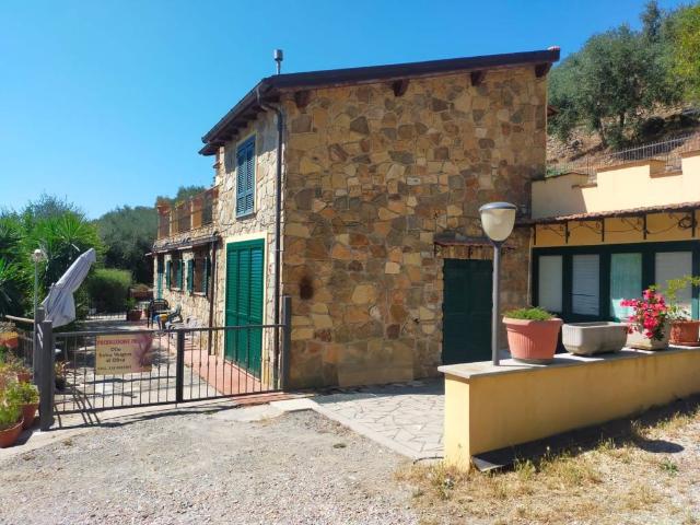 Villa Indipendente in vendita a Castellaro, Liguria