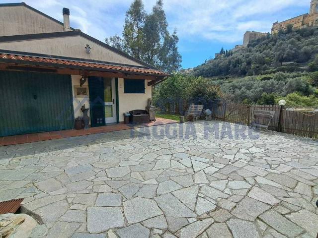 Villa Indipendente in vendita a Castellaro, Liguria