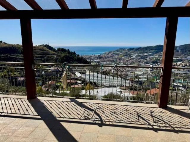 Villa Indipendente in vendita a Castellaro, Liguria