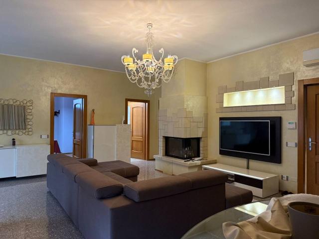 Villa Indipendente in vendita a Castell'arquato, Reggio Emilia