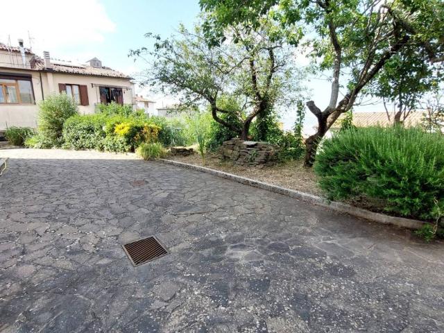 Villa Indipendente in vendita a Castell'Azzara, Grosseto