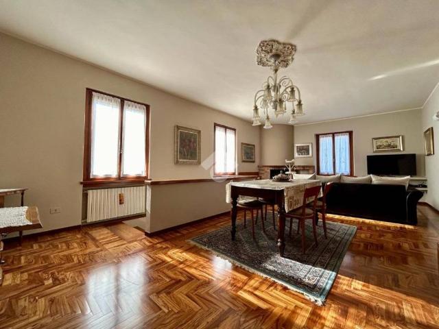 Villa Indipendente in vendita a Castelleone, Lombardia