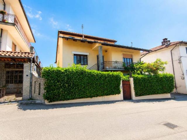 Villa Indipendente in vendita a Piemonte, Asti