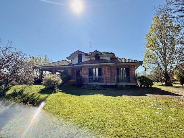 Villa Indipendente in vendita a Piemonte, Biella