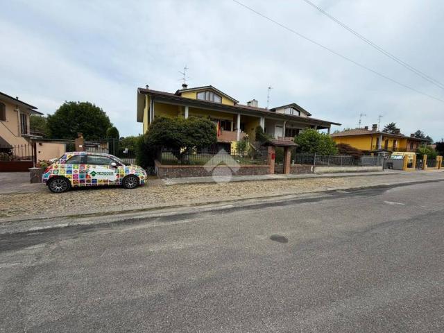 Villa Indipendente in vendita a Castelletto Di Branduzzo, Lombardia