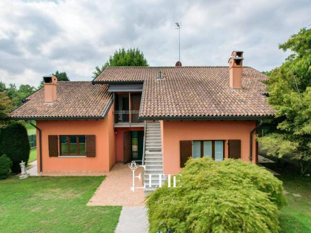 Villa Indipendente in vendita a Castelletto sopra Ticino, Novara