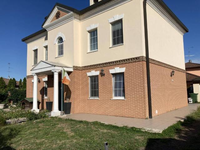 Villa Indipendente in vendita a Castello D'agogna, Lombardia