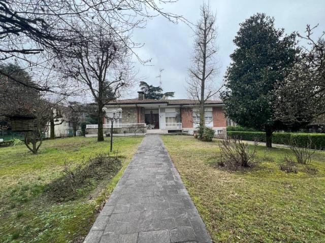 Villa Indipendente in vendita a Unione Reno Galliera, Reggio Emilia
