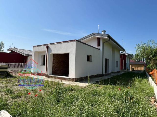 Villa Indipendente in vendita a Unione Reno Galliera, Reggio Emilia