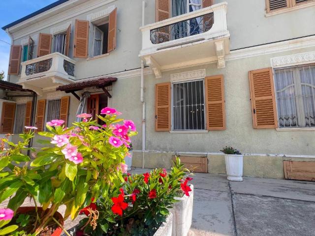 Villa Indipendente in vendita a Piemonte, Asti