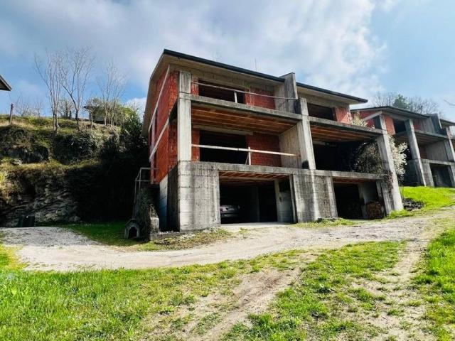 Villa Indipendente in vendita a Castello Di Brianza, Lombardia