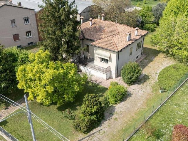 Villa Indipendente in vendita a Castellucchio, Lombardia