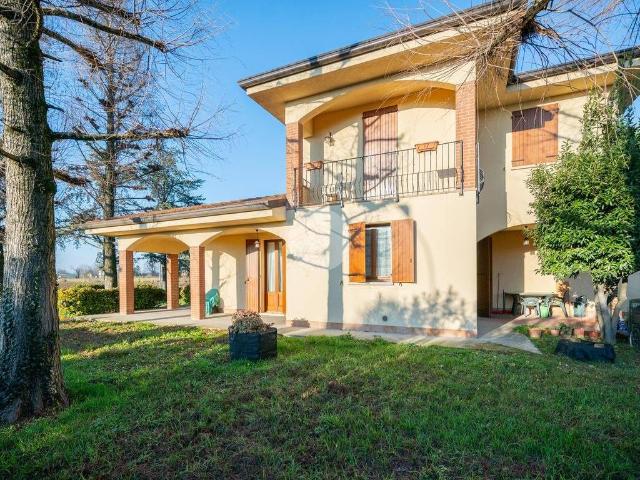Villa Indipendente in vendita a Rodigo, Lombardia
