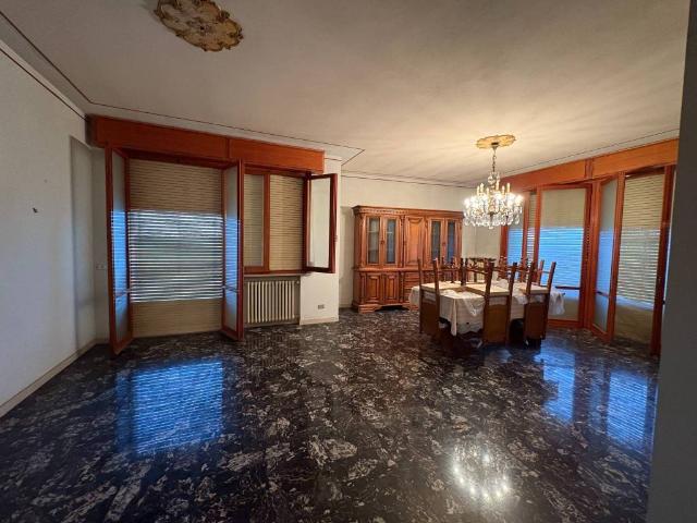 Villa Indipendente in vendita a Terra di Mezzo, Re