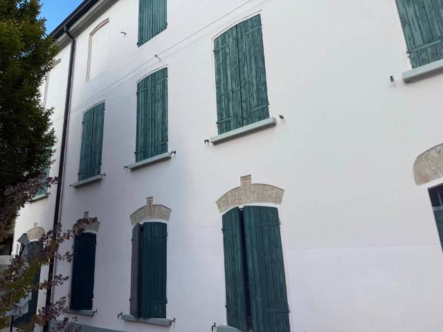 Villa Indipendente in vendita a Terra di Mezzo, Re