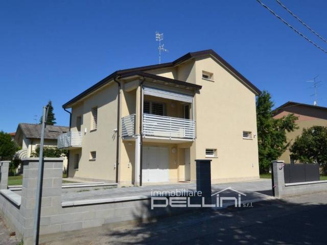 Villa Indipendente in vendita a Terra di Mezzo, Re