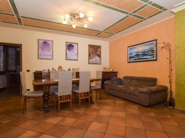 Villa Indipendente in vendita a Terra di Mezzo, Re