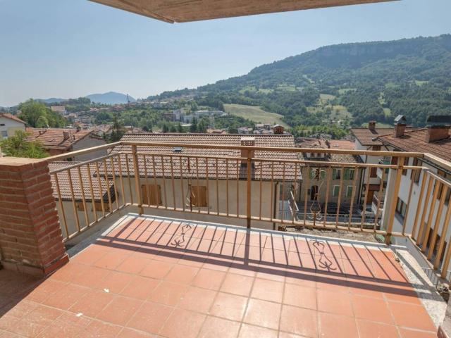 Villa Indipendente in vendita a Appennino Reggiano, Re