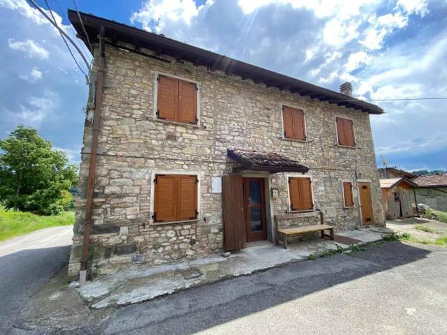 Villa Indipendente in vendita a Appennino Reggiano, Re