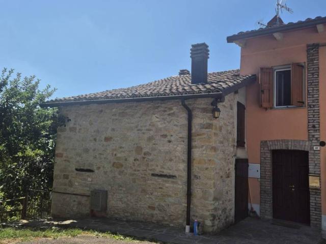 Villa Indipendente in vendita a Fariolo, Castelnovo ne' Monti