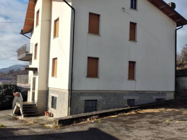 Villa Indipendente in vendita a Appennino Reggiano, Re