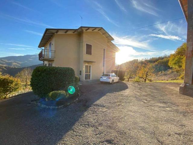 Villa Indipendente in vendita a Appennino Reggiano, Re