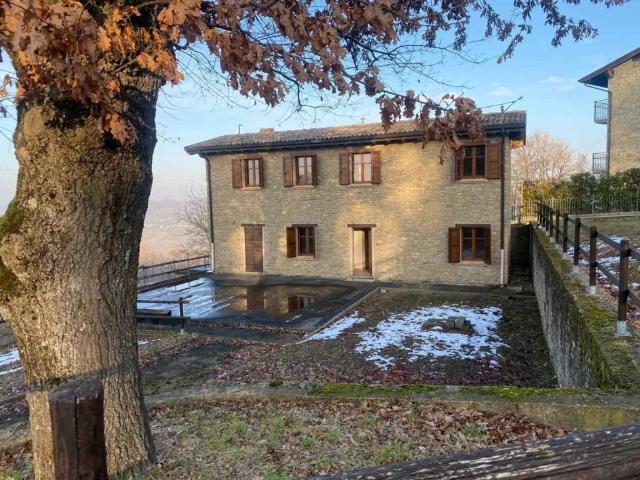 Villa Indipendente in vendita a Appennino Reggiano, Re