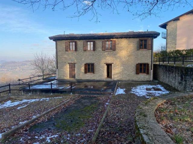 Villa Indipendente in vendita a Appennino Reggiano, Re