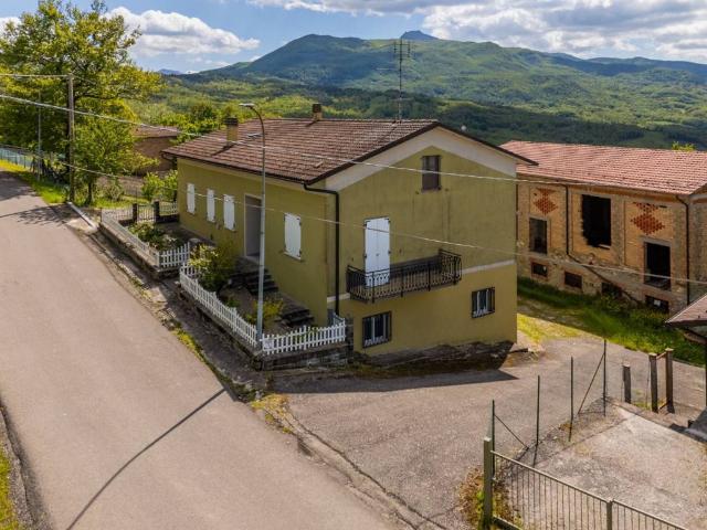 Villa Indipendente in vendita a Appennino Reggiano, Re