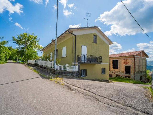 Villa Indipendente in vendita a Appennino Reggiano, Re