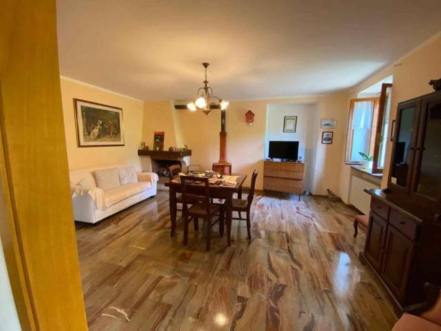 Villa Indipendente in vendita a Appennino Reggiano, Re