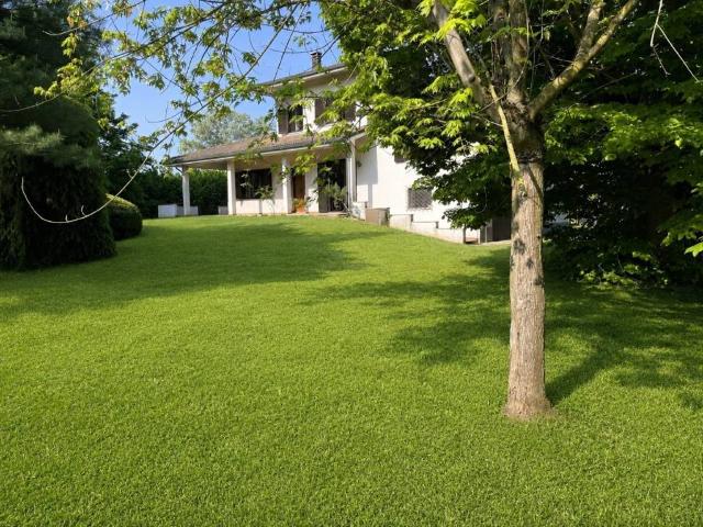 Villa Indipendente in vendita a Piemonte, Asti