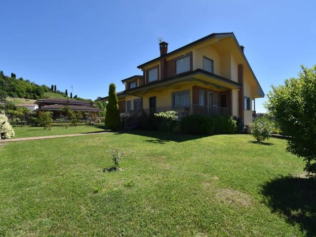 Villa Indipendente in vendita a Piemonte, Asti