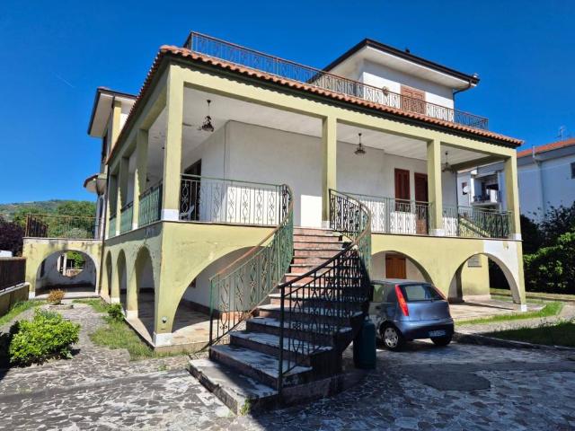 Villa Indipendente in vendita a Castelnuovo Cilento, Campania